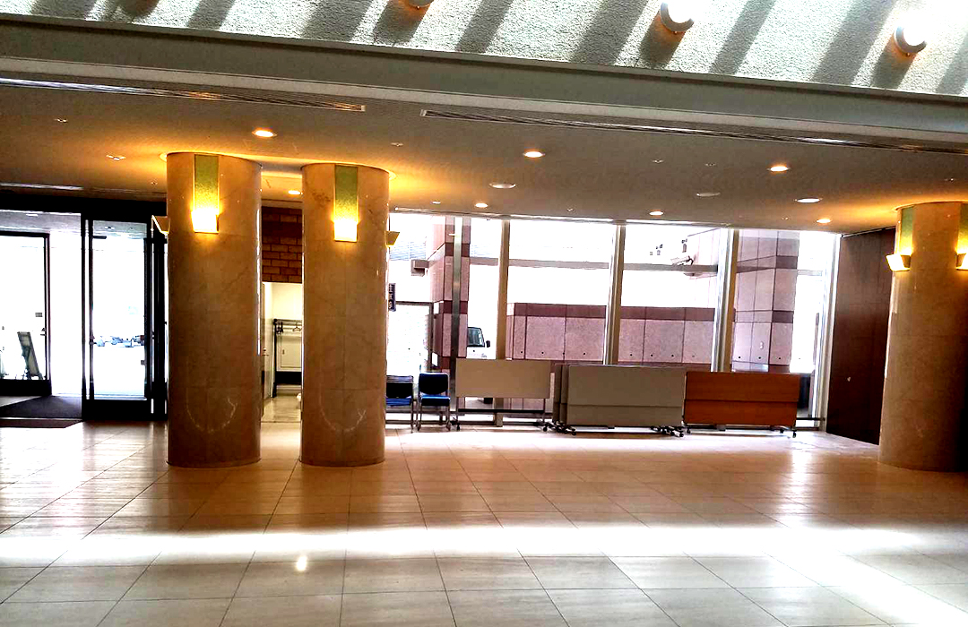 大阪市立葬祭場やすらぎ天空館／正面エントランス